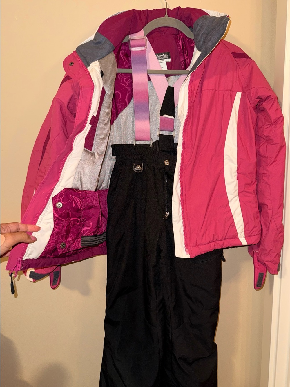 Women’s Winter Snow Bundle – Columbia Jacket + Sorel Boots + Snow Pants + gloves